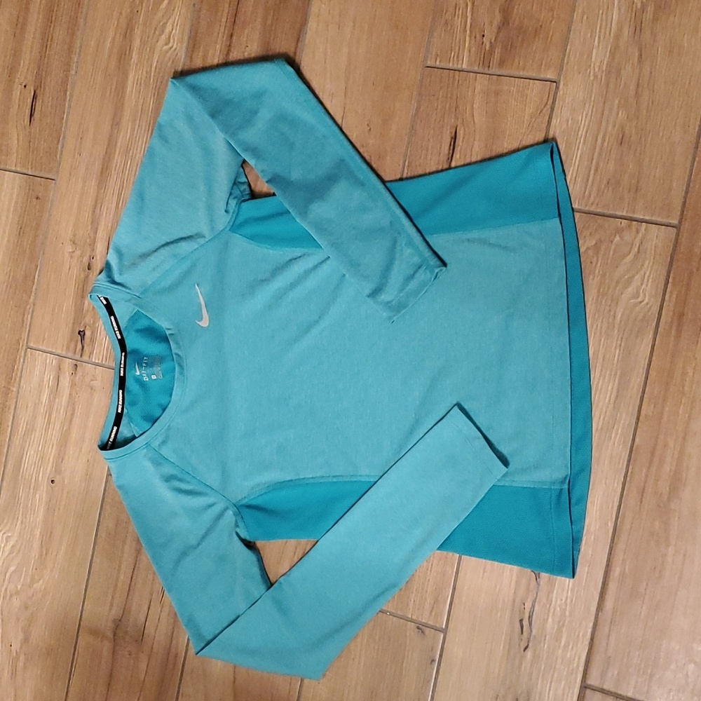Nike Running size small long sleeve athletic top. Excellent condition